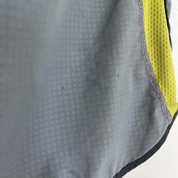 Men's Patagonia Strider Shorts 5" Inseam Size Large in Tumalo Grid/ Feather Grey - Picture 4 of 6